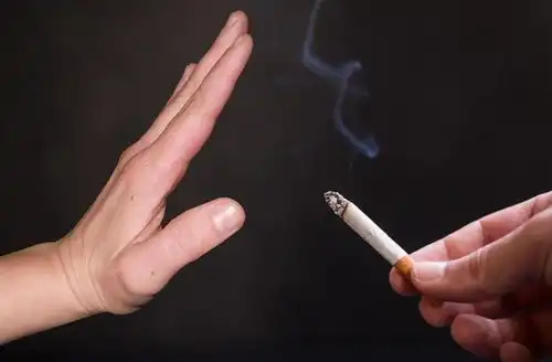 每天吸烟的人能活多久专家经过10年研究,真相浮出水面
