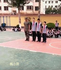 搞笑gif趣图新娘子回眸一笑,感觉像泥石流崩塌
