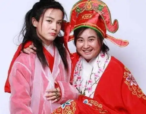 爆笑段子唐僧念起紧箍咒,孙悟空痛得在地上哀嚎翻滚
