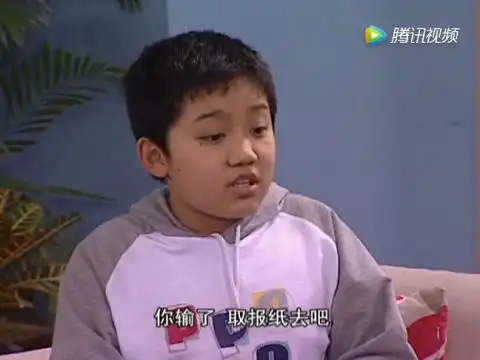 小孩真搞笑,玩着玩着,一点小矛盾就直接打起来了
