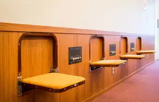 厉害了日本将废弃火车厢变身豪华旅馆
