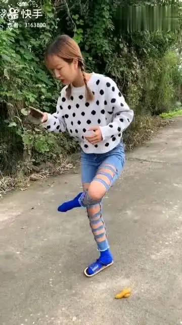 搞笑段子人倒霉喝水都要呛着
