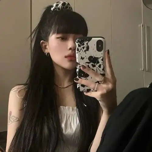女生头像失眠真的太浪费时间了
