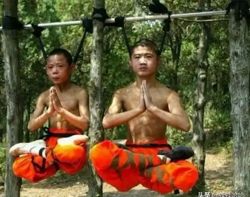 幽默搞笑段子公交车上遇一带小孩的貌美少妇,那少妇婀娜多姿
