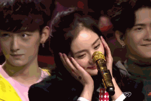 angelababy产后八天逛街,杨幂五天晒美腿,女明星生完身材恢复快的秘诀竟是

