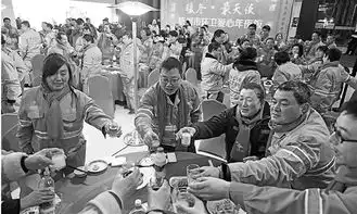 杭州有环卫工17年没回家过年春节工作量是平时的3倍
