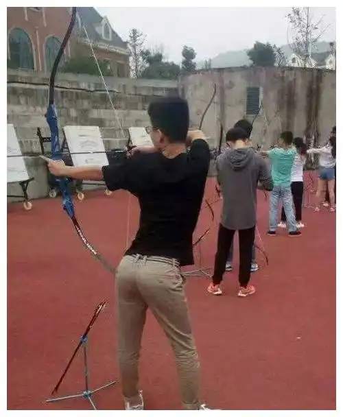 爆笑图片这理发师肯定是学画画出身的,要不然不会这么任性
