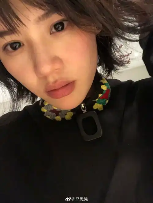 马思纯晒素颜四连拍表情呆滞难掩水嫩好皮肤搜狐娱乐搜狐网
