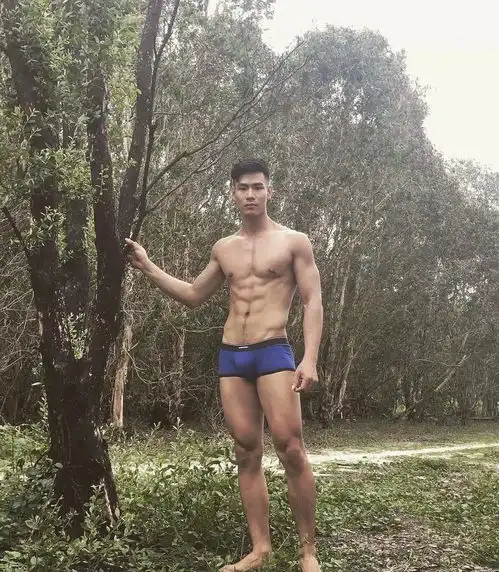 顶级油王辣眼八块腹肌吸粉千万却惨吐槽这油腻百年难遇
