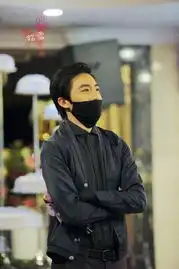 俞灏明2012年庆生照曝光戴口罩拥抱粉丝
