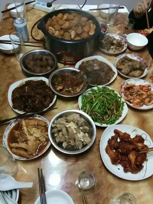 温馨一刻晒出自家的年夜饭
