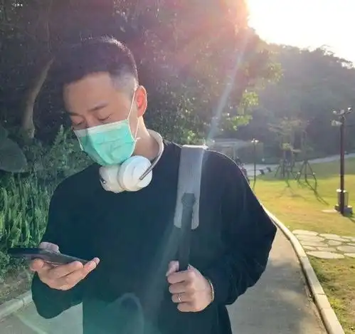 近照曝光粉丝在餐厅偶遇林峯夫妇网民推测张馨月怀孕5个月
