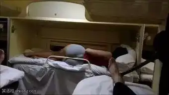 搞笑图片妹子的饮料,看起来很好喝的样子
