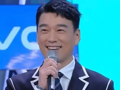 王耀庆上节目穿男士热裤,油腻气质很到位,不愧是虞书欣舅舅
