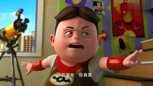 这小胖子好有趣啊,自己一个人对着一个玩偶居然能玩的这么开心
