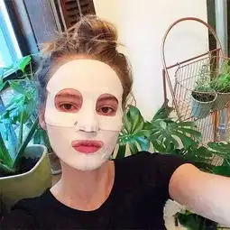 原来,女星都是这样用面膜的
