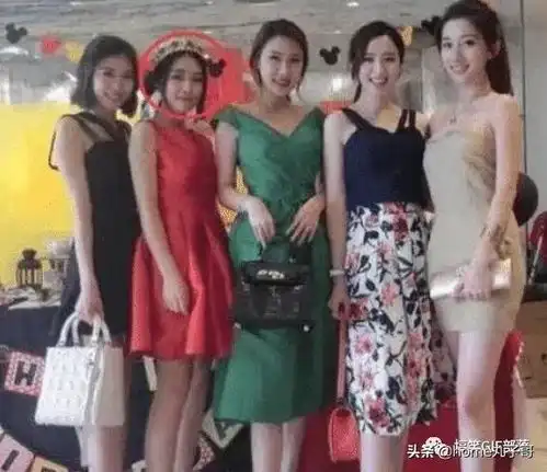 gif搞笑趣图良心丈母娘,十年过去了女儿还没嫁
