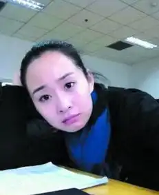 张伟平包养北影女生何郡是真是假北影女生何郡个人资料背景照片

