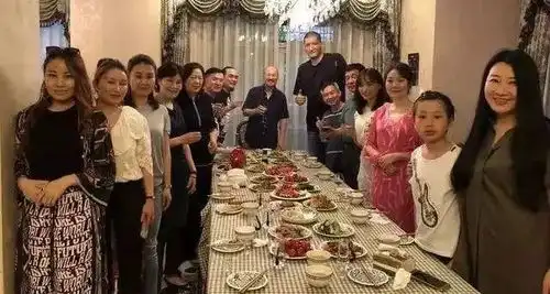 因喝酒他曾一无所有医生死活不让喝他却顿顿离不开海鲜白酒...
