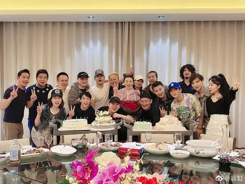 组图翁虹庆祝52岁生日开心晒照透露老公为自己准备惊喜
