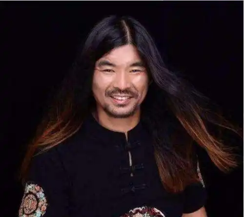 面筋哥女儿照片曝光本以为会很丑,没想到正脸堪比校花
