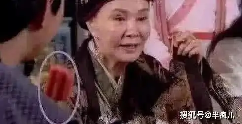 笑出眼泪的穿帮镜头,迪丽热巴的吻是真的秀,这雪糕也穿越了
