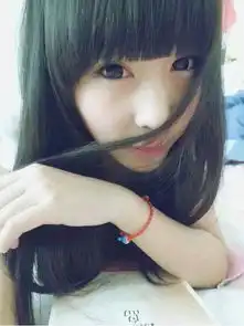 有谁知道这个人是谁嘛艹求告知
