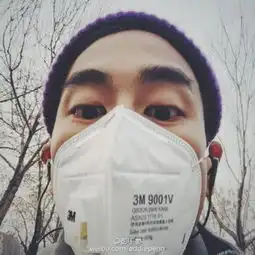 彭于晏示范正确戴口罩网友直呼太耿直
