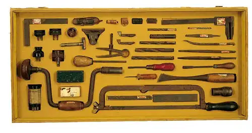 李白修理电台用的工具
