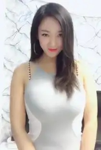 街拍人到中年,丰满的女人更有韵味,性感撩人
