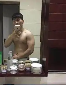 小伙健身三年,从瘦小子逆袭成肌肉型男,网友直接拿来当头像
