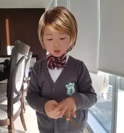 组图你的表情包长大了宋家三胞胎长成小绅士
