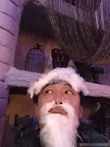 棉花糖老人黄渤晒搞怪造型抬头望天模样逗趣