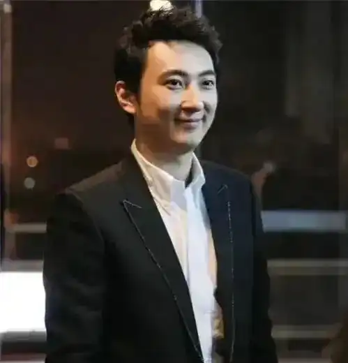 戚薇问王思聪都说你是娱乐圈的校长,那你为什么不进娱乐圈演戏
