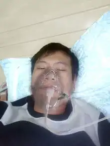 来个大神帮我p张躺病床上吸氧照片
