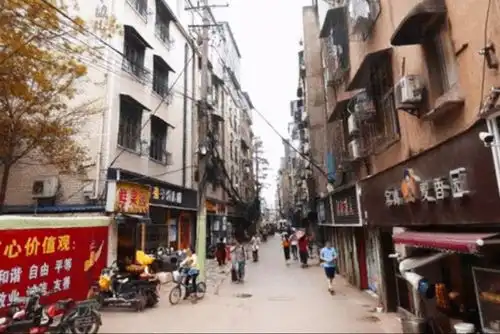 武汉地处二环城中村,堪称打工人天堂,房租仅300,却遭拆除
