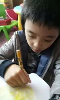 吴镇宇与爱子费曼搞怪合影
