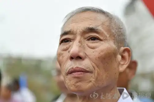 安阳老人寻亲系列报道携全家回乡祭祖认亲前一晚,老人几乎一夜未合眼
