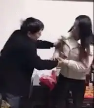 搞笑gif趣图姑娘,你这红包要的,够委婉
