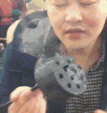 搞笑gif趣图球框今天总有一个走不了
