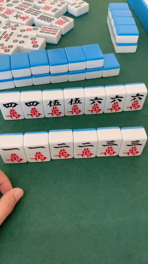 这么好的牌差点就打错了,还好我机智搞笑麻将
