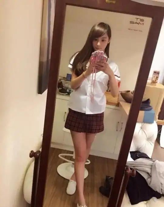 搞笑你是谁,为什么一直看着我
