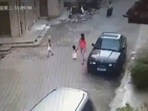 美女吃的什么看着真诱人
