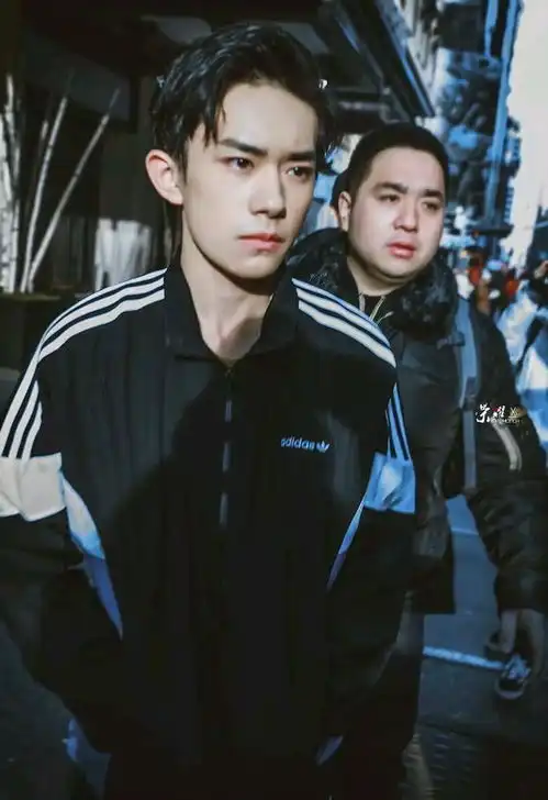 明星的表情包杨幂苦笑,张艺兴敷面膜,被朱一龙和千玺萌哭了