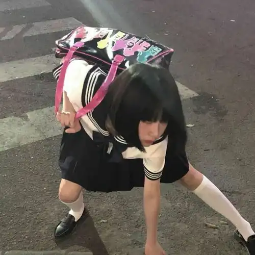 炒鸡搞笑的谐音梗文案
