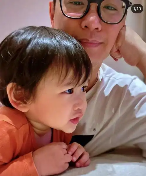 胡杏儿为儿子庆生,照片中儿子太萌了
