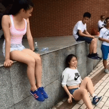 搞笑gif二哈主人你还不管管它,看它都多胖了还吃
