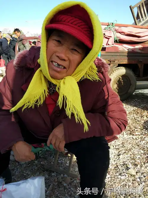 0农村大集上60多岁大叔大妈做小生意13张图生意冷清少花钱

