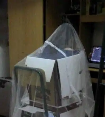 搞笑gif段子走开,我正在和妹子聊天
