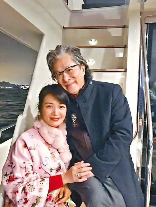 八亿阔太陈少霞打入上流社会,将豪宅天台变农田,种菜送富贵朋友

